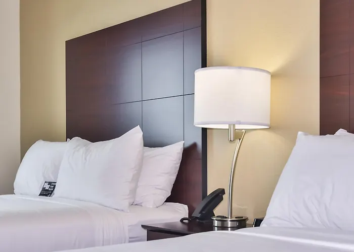 Cobblestone Hotel & Suites - Rhinelander